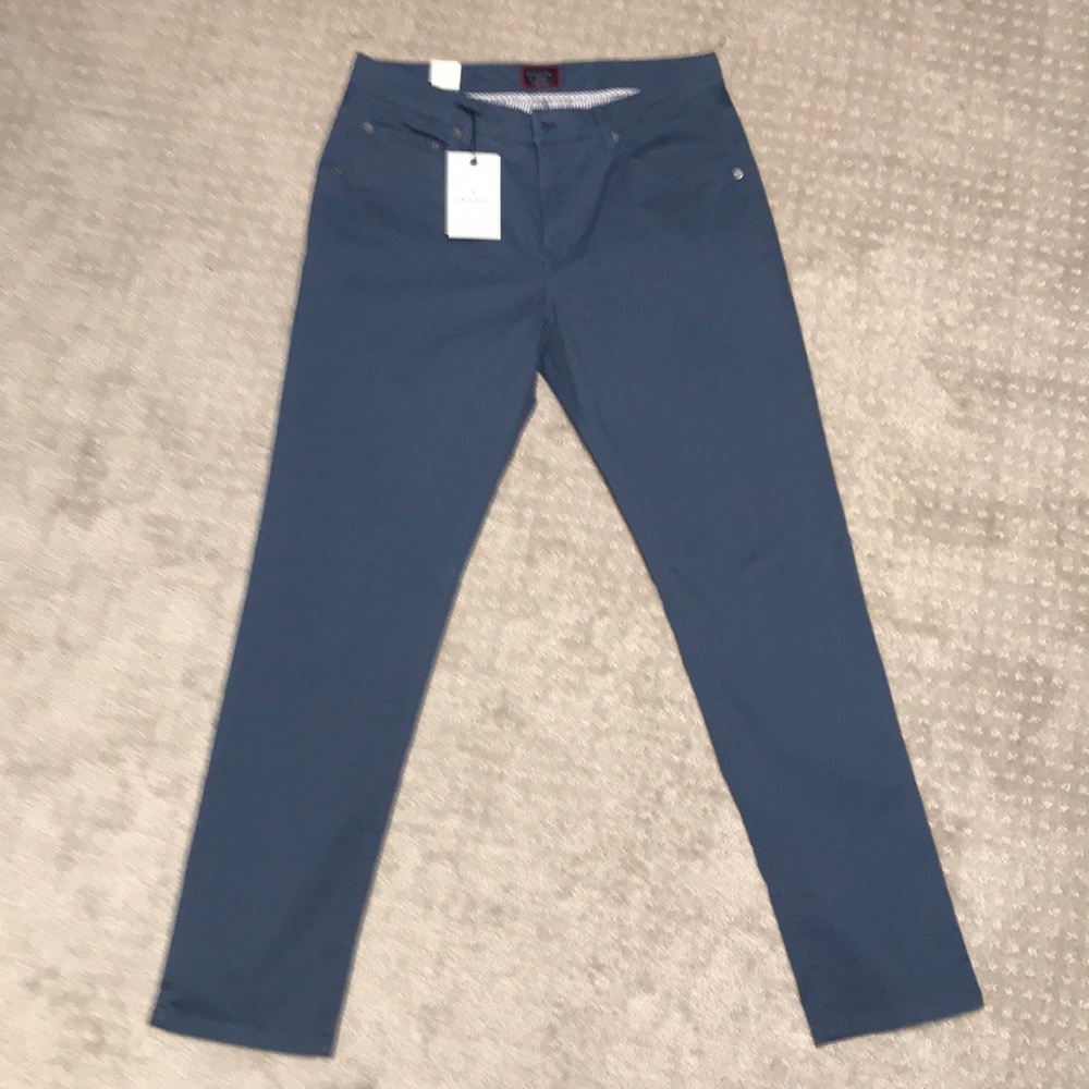 Brand new Untuckit pants.  Never worn 32/32